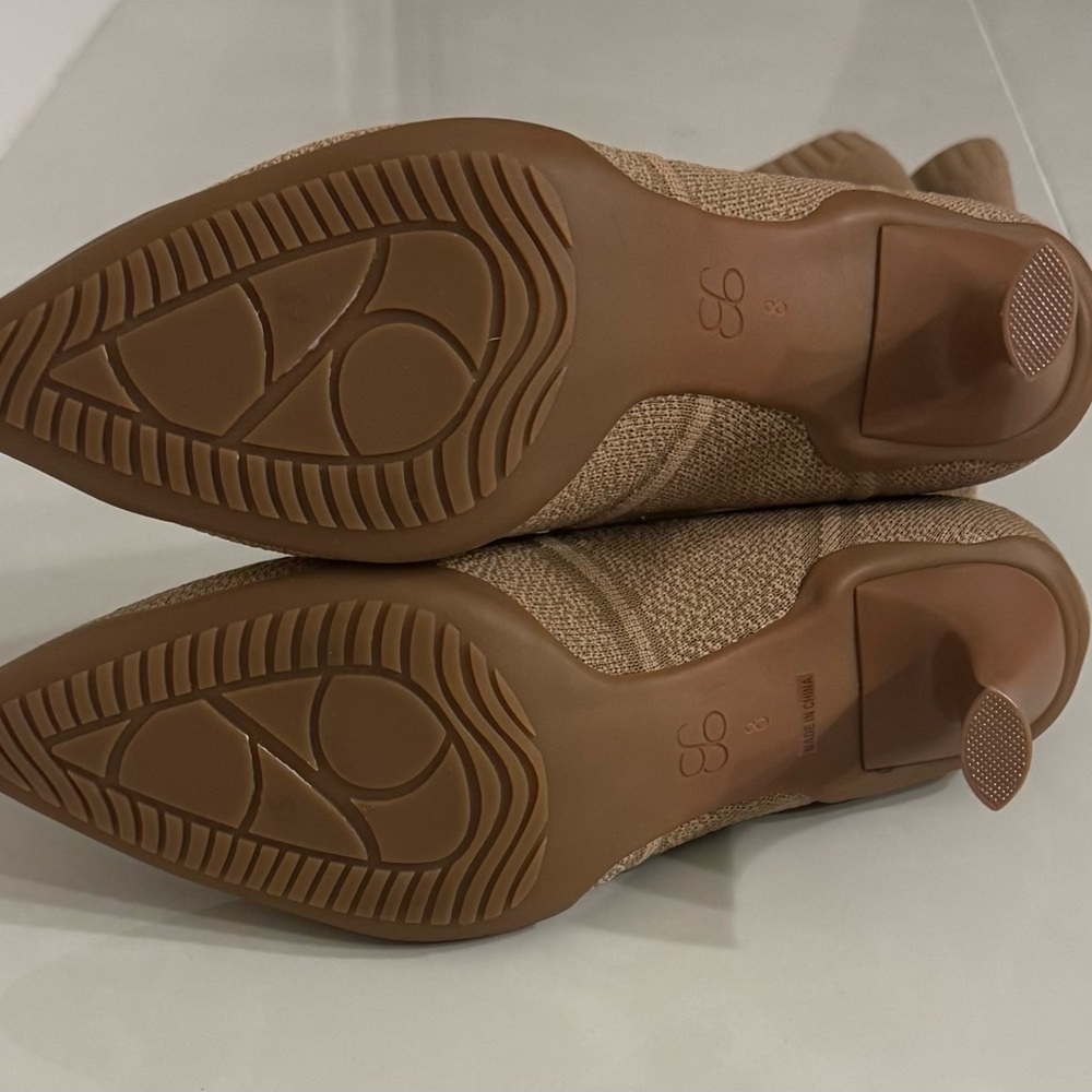 NWOB Cozy Island Knit Sock Boots Camel Pointed Toe Stiletto Heel Size 8 - Picture 13 of 14